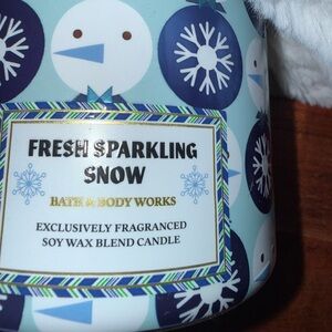 Bath & Body Works Fresh Sparkling Snow Candle - Blue and White